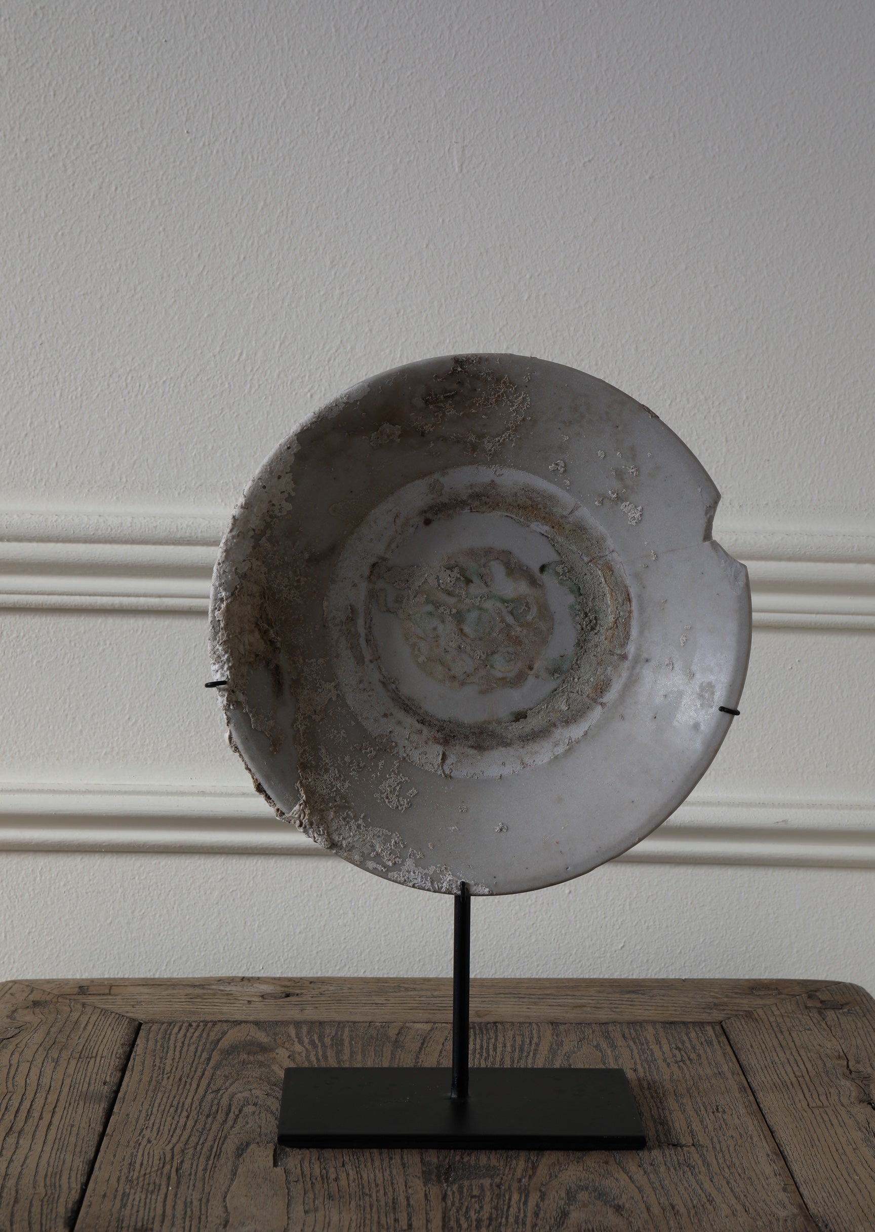 Antique wreckage plate on Stand II