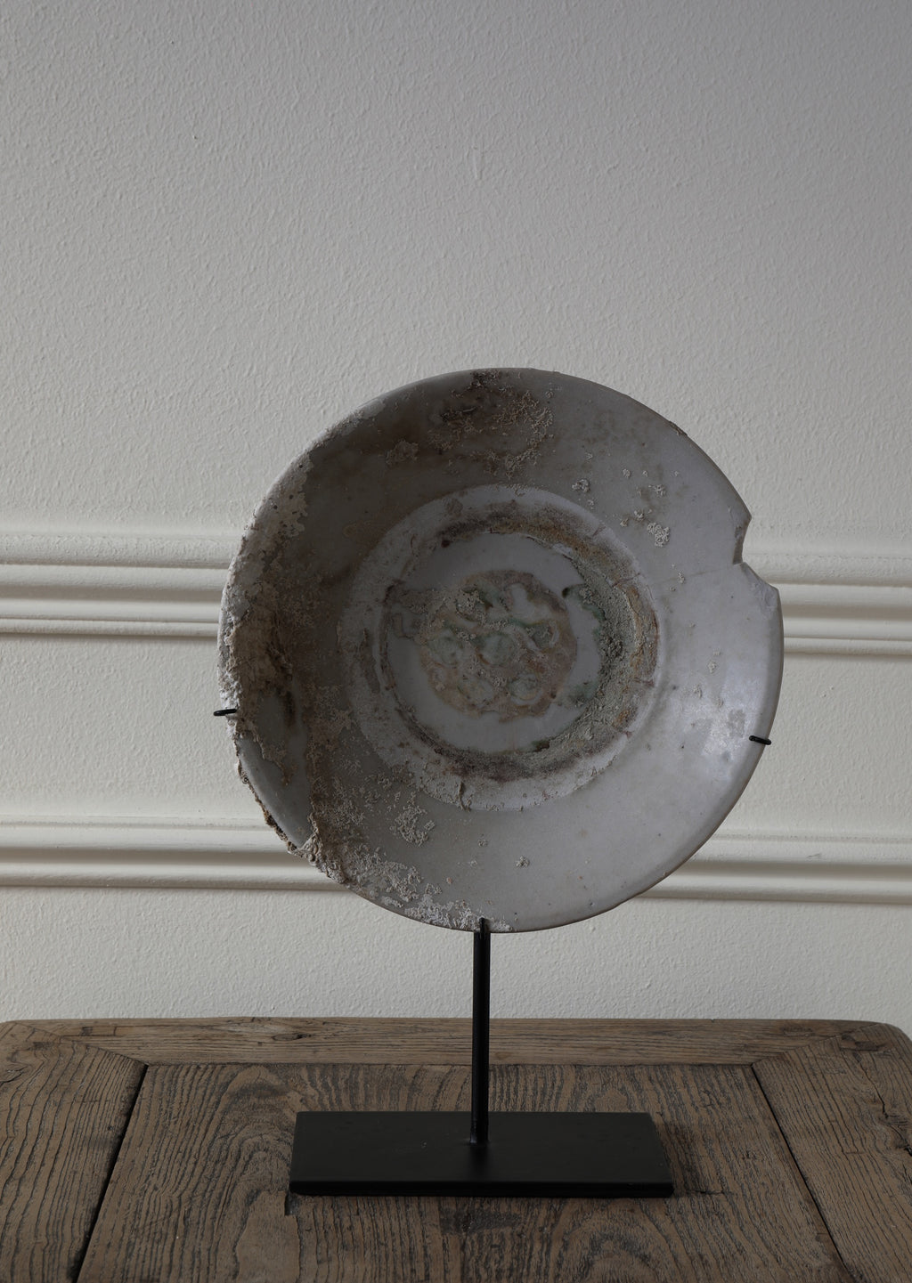Antique wreckage plate on Stand II
